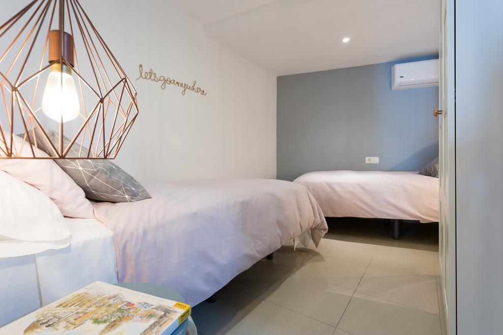 Apartamentos Diaber Gerona 22 セビリア エクステリア 写真