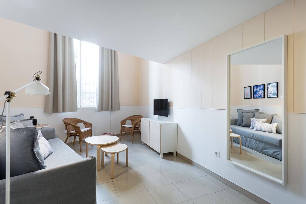 Apartamentos Diaber Gerona 22 セビリア エクステリア 写真